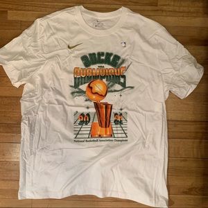 MEN'S NIKE MILWAUKEE BUCKS 2021 CHAMPIONSHIP LOCKER ROOM TEE SHIRT Size 2XL NEW